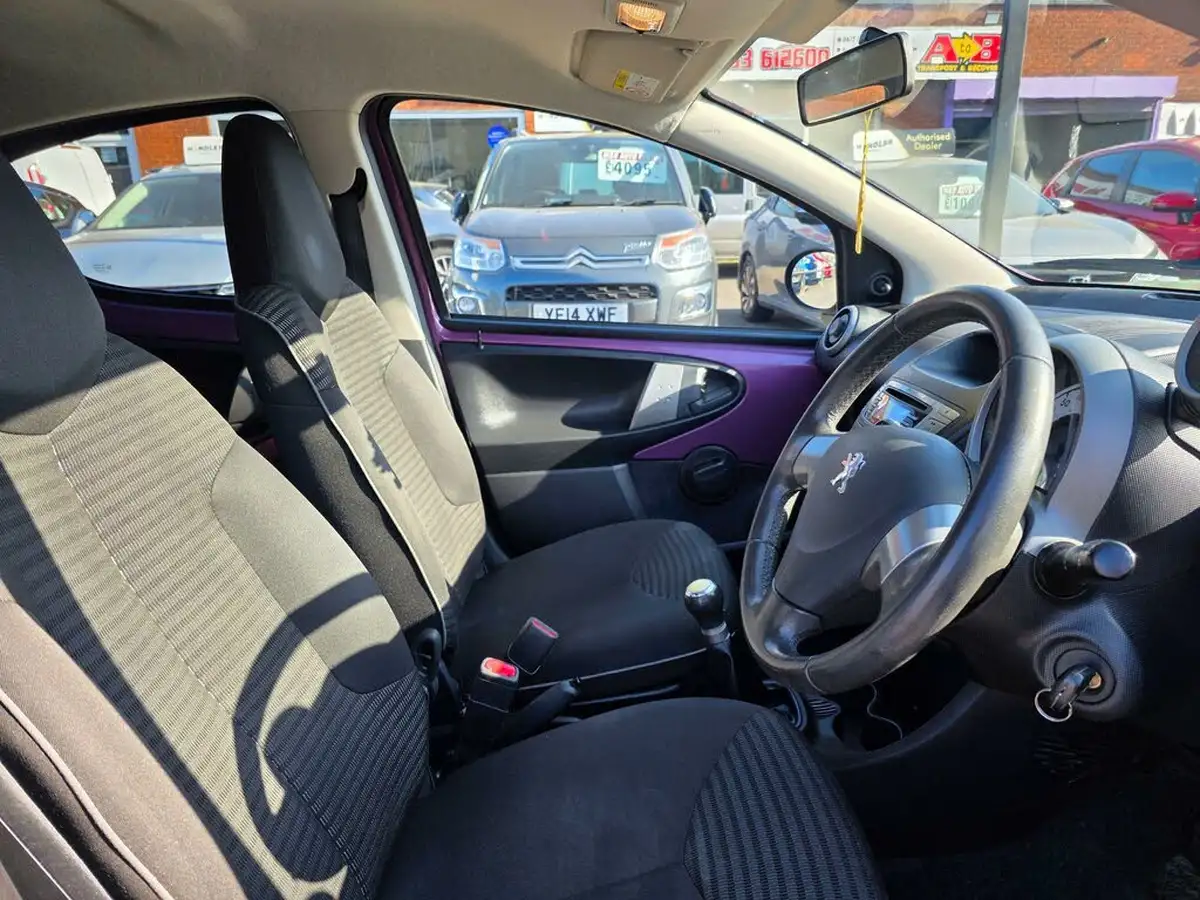2014-peugeot-107-10-allure-5d-big-10