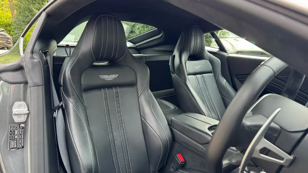 2019-aston-martin-vantage-40-v8-vantage-big-11