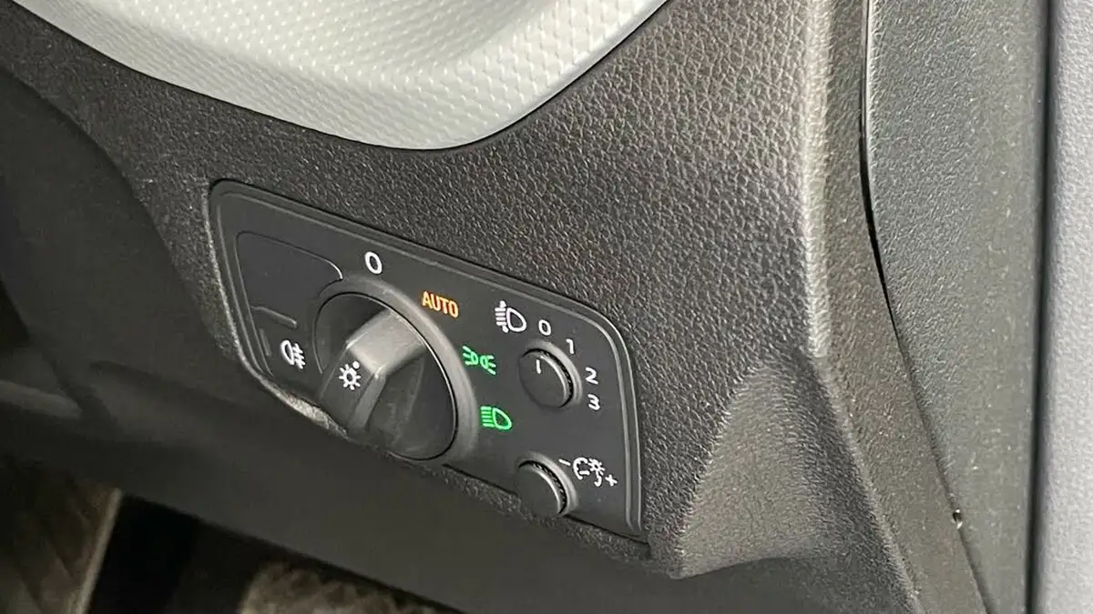 2020-audi-q2-16-30-tdi-technik-s-tronic-big-23