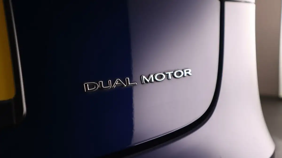 2021-tesla-model-3-e-long-range-awd-big-21