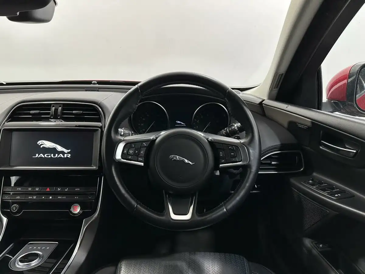 2018-jaguar-xe-20i-portfolio-200ps-1997cc-big-10