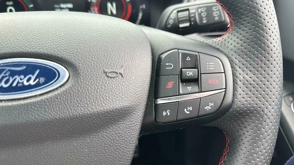 2023-ford-focus-23t-st-hatchback-big-32