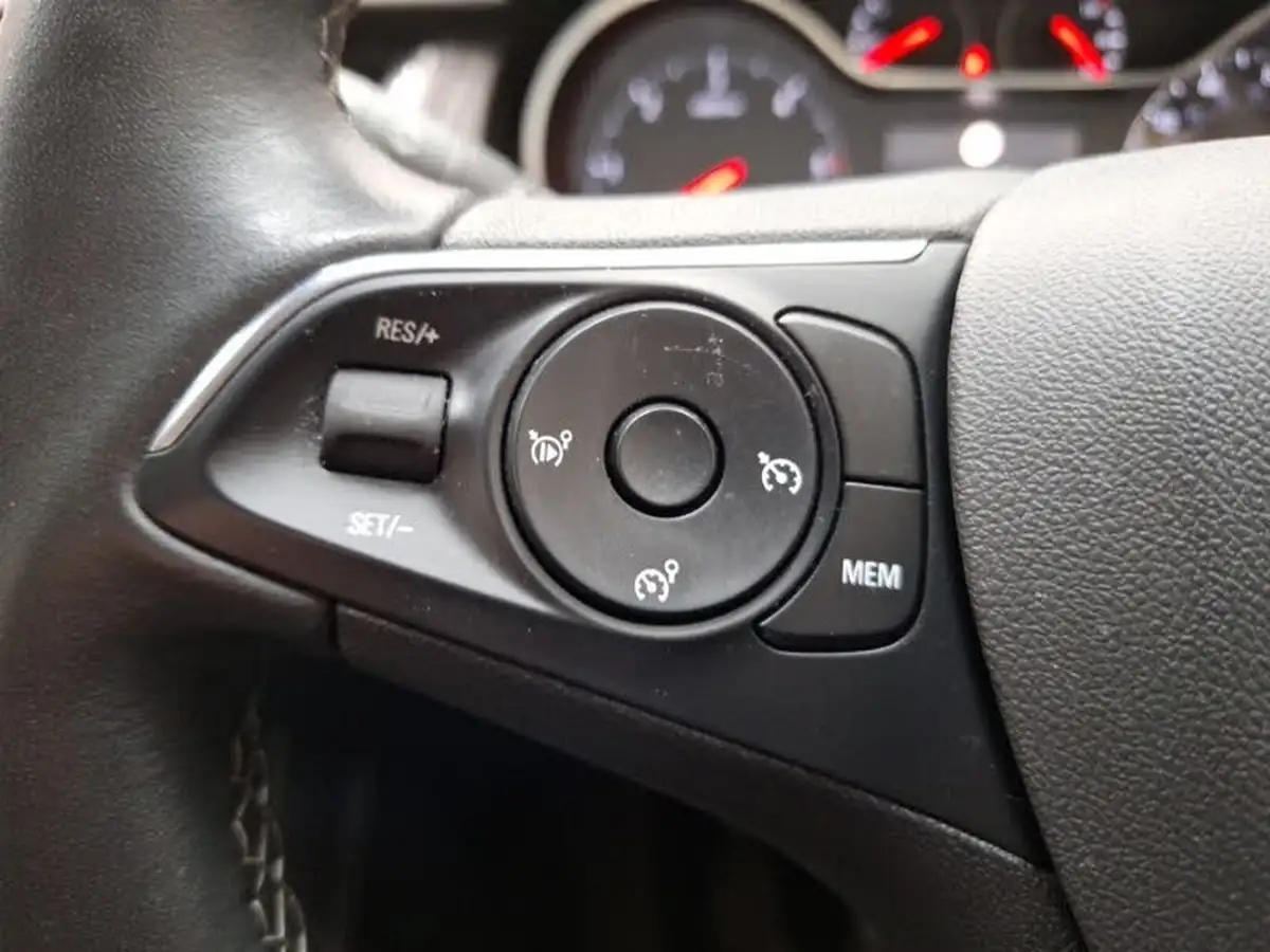 2019-vauxhall-grandland-x-15td-sport-nav-big-14