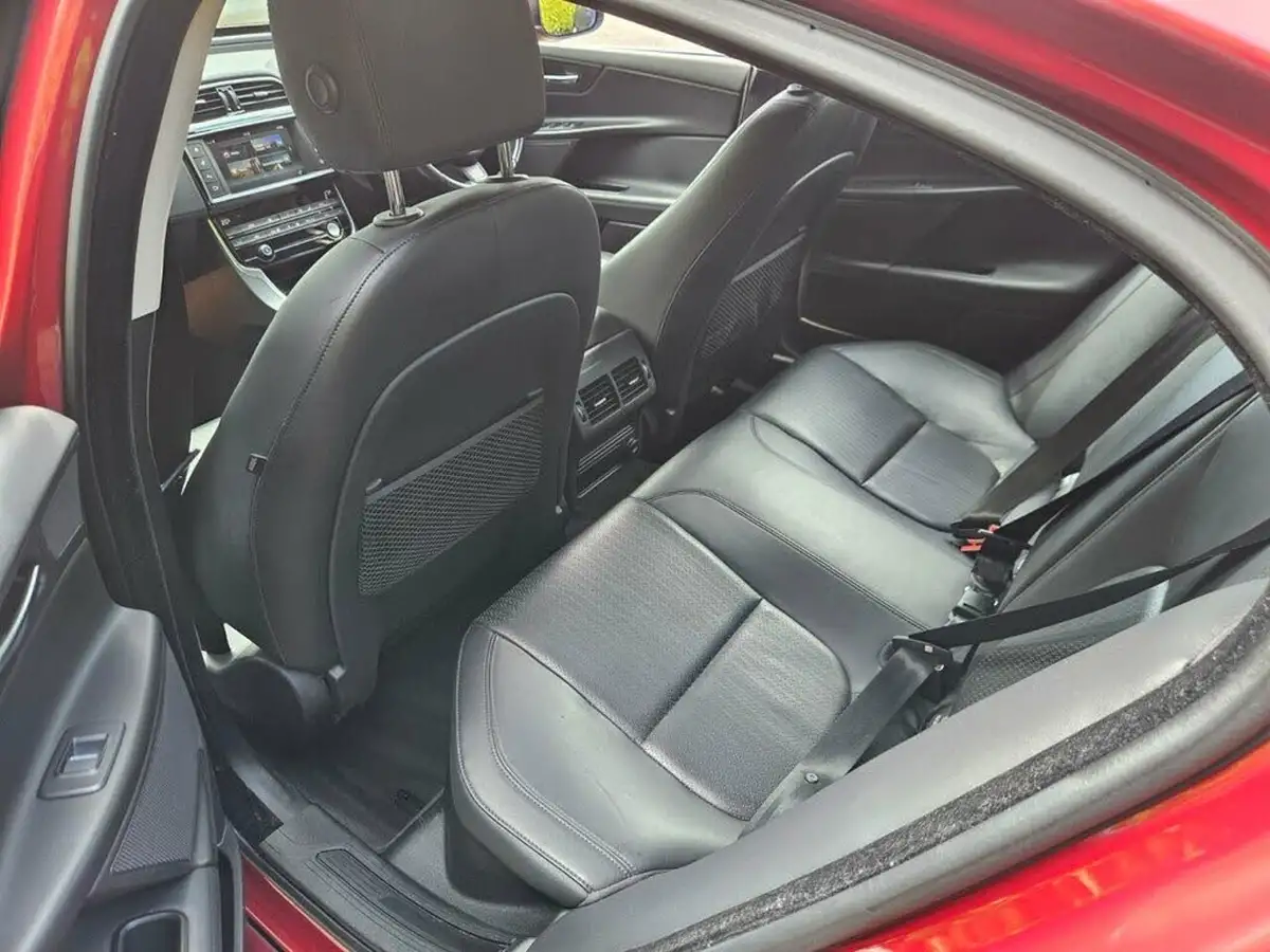 2015-jaguar-xe-20td-portfolio-163ps-auto-big-9