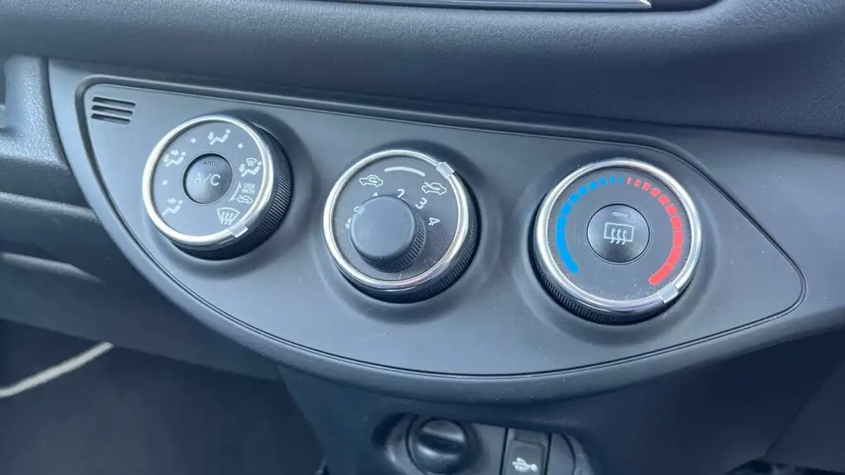 2020-toyota-yaris-15-vvt-i-y20-111bhp-1496cc-big-42