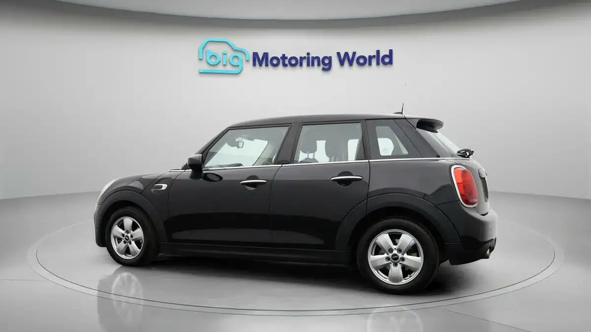 2020-mini-countryman-15-cooper-classic-big-3