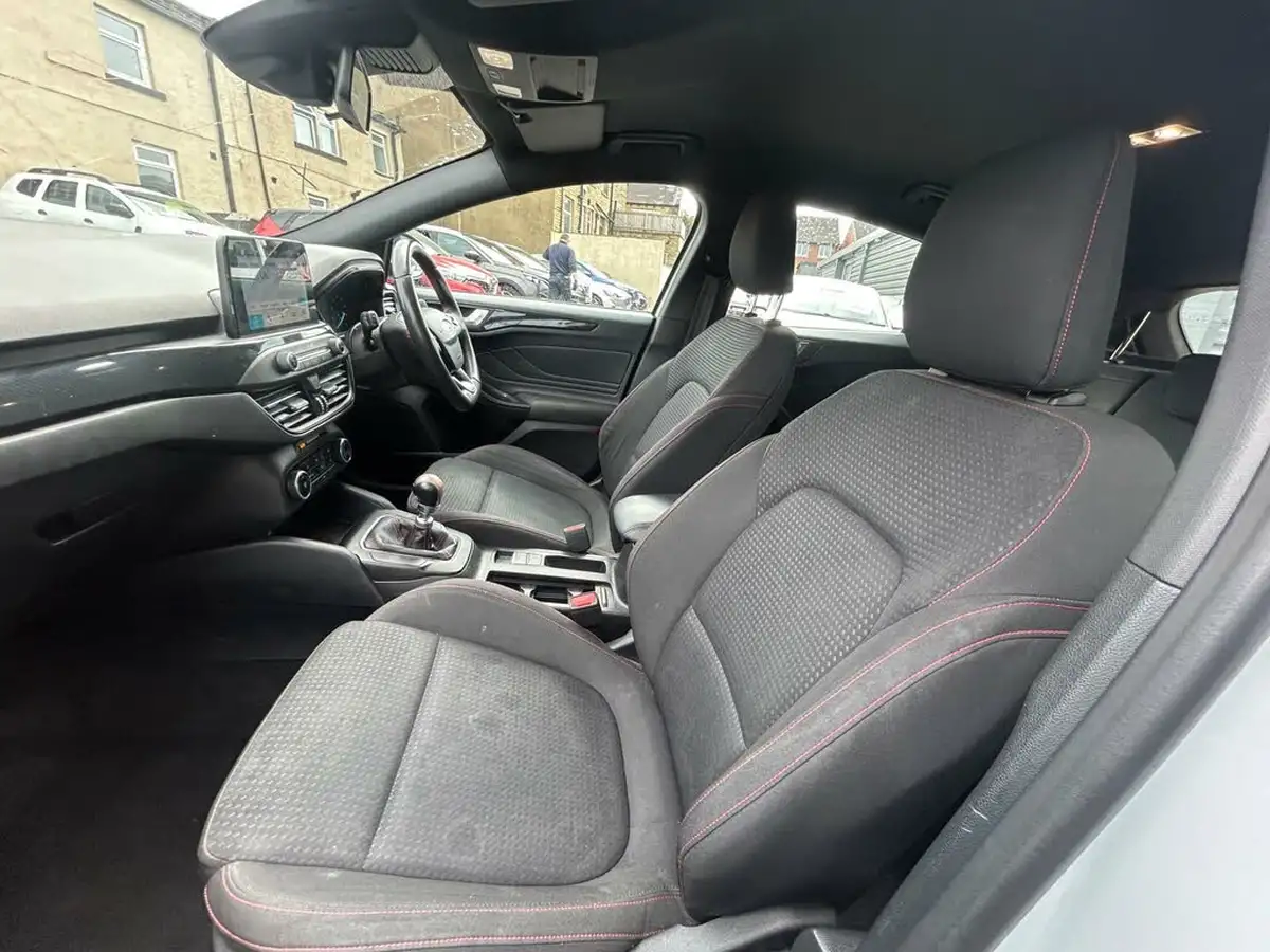 2019-ford-focus-10t-st-line-hatchback-big-16