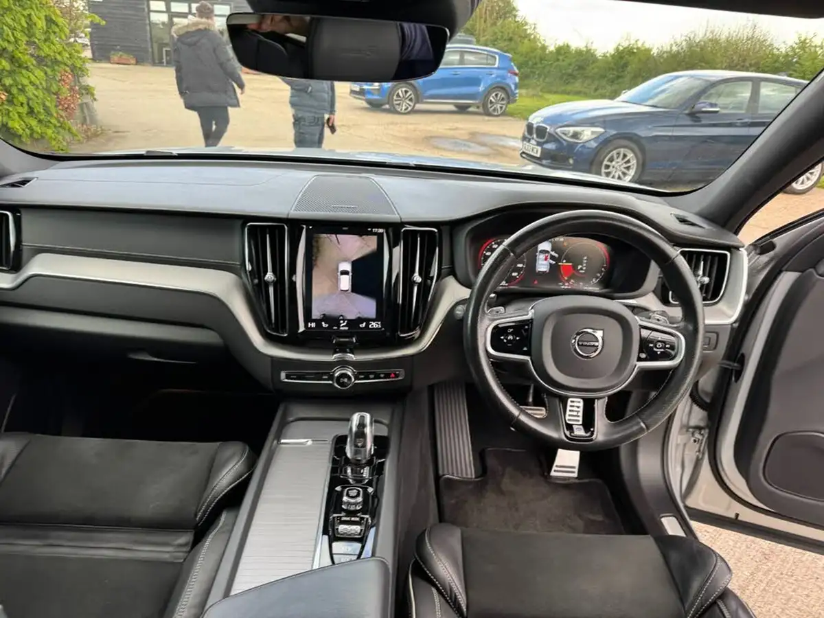 2019-volvo-xc60-20-t8-r-design-pro-big-21