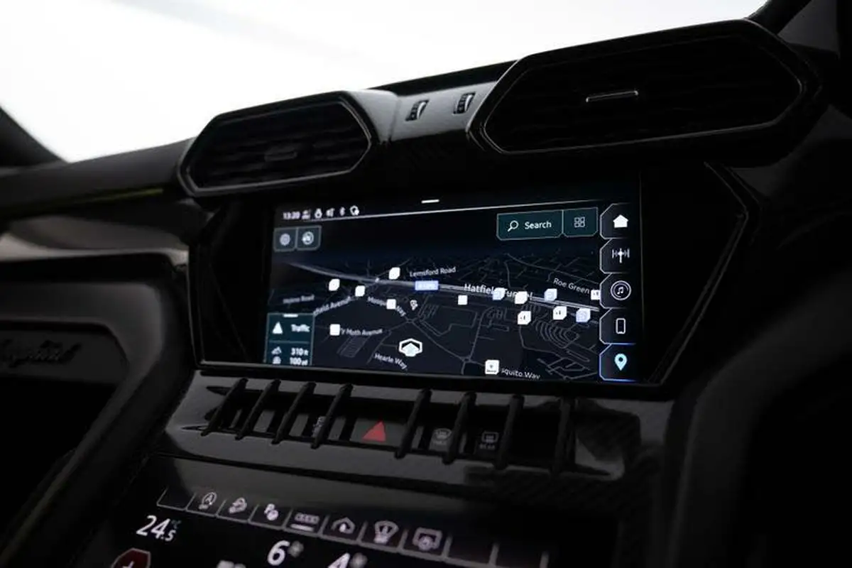 2023-lamborghini-urus-40-no-trim-big-14
