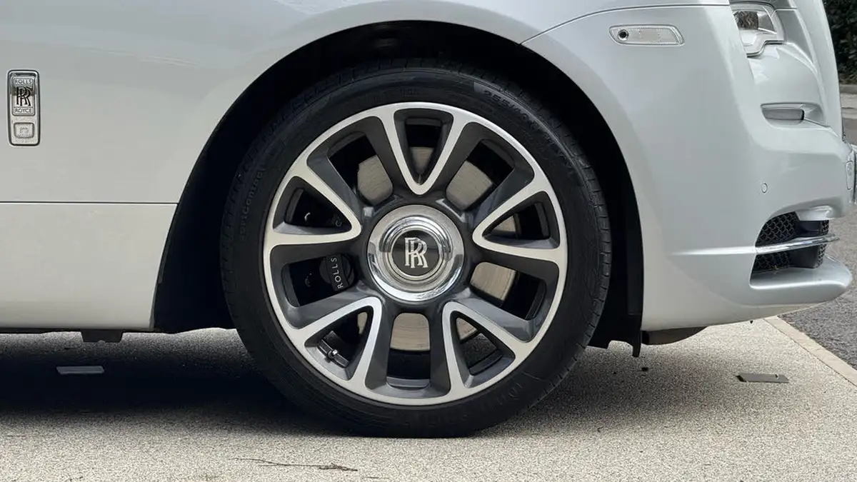 2018-rolls-royce-wraith-66-big-12