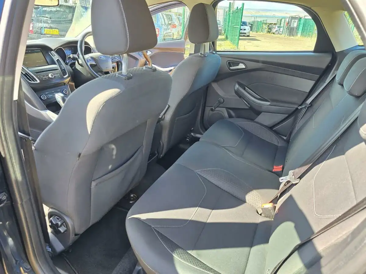 2015-ford-focus-16-zetec-hatchback-big-26