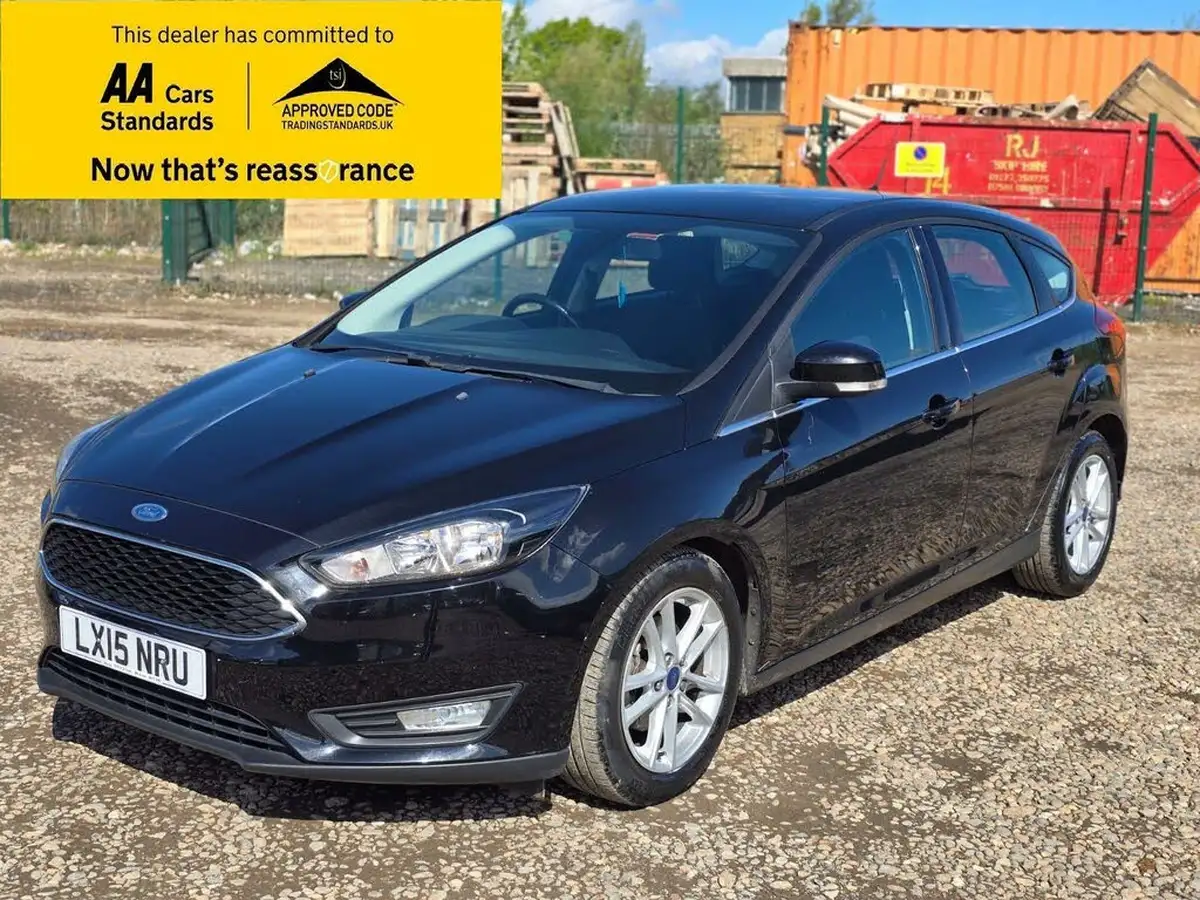 2015-ford-focus-16-zetec-hatchback-big-2
