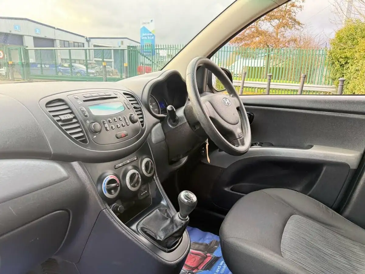 2011-hyundai-i10-12-active-big-20