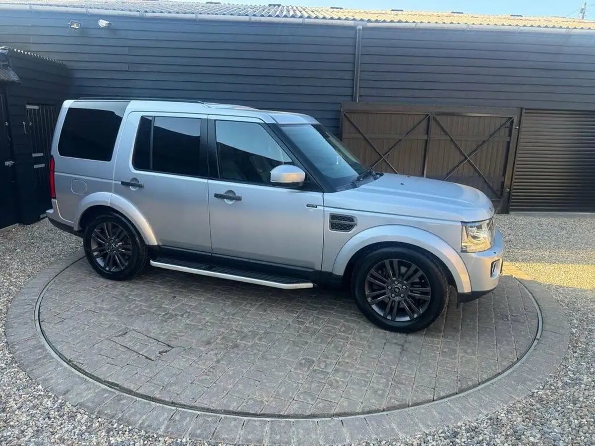 2016-land-rover-discovery-4-30-sd-v6-graphite-big-39