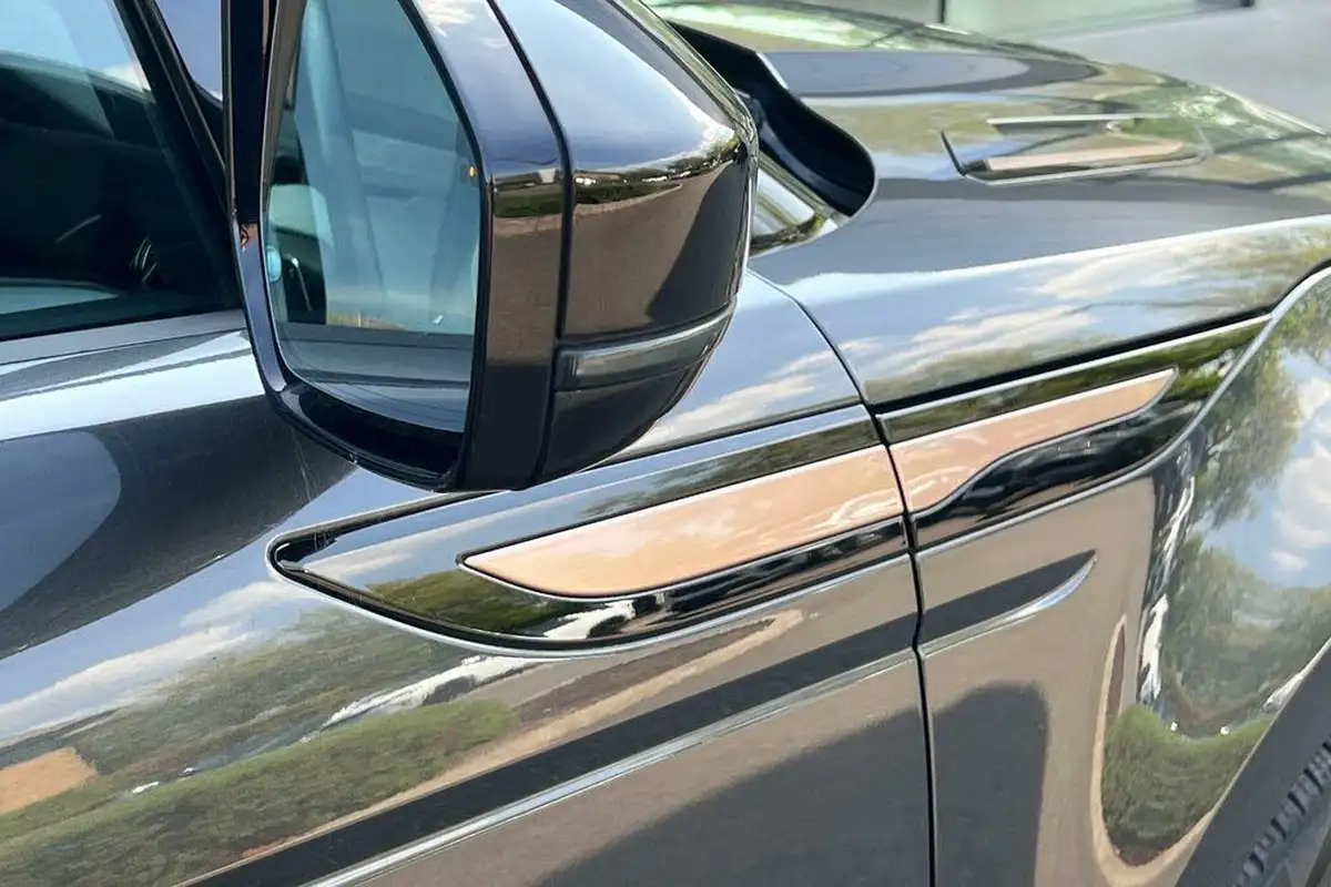 2022-land-rover-range-rover-evoque-15-p300e-r-dynamic-hse-big-12