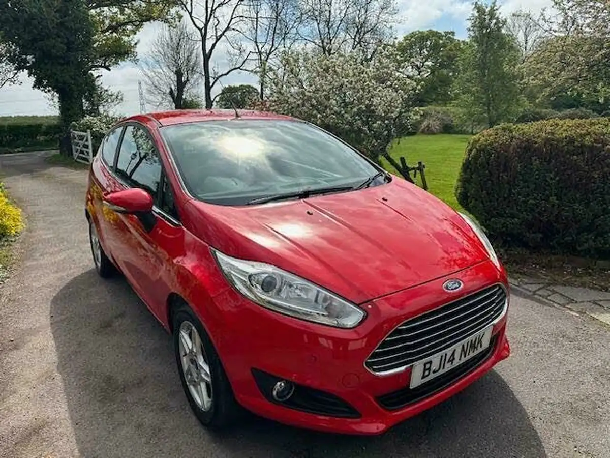 2014-ford-fiesta-125-zetec-3d-big-3