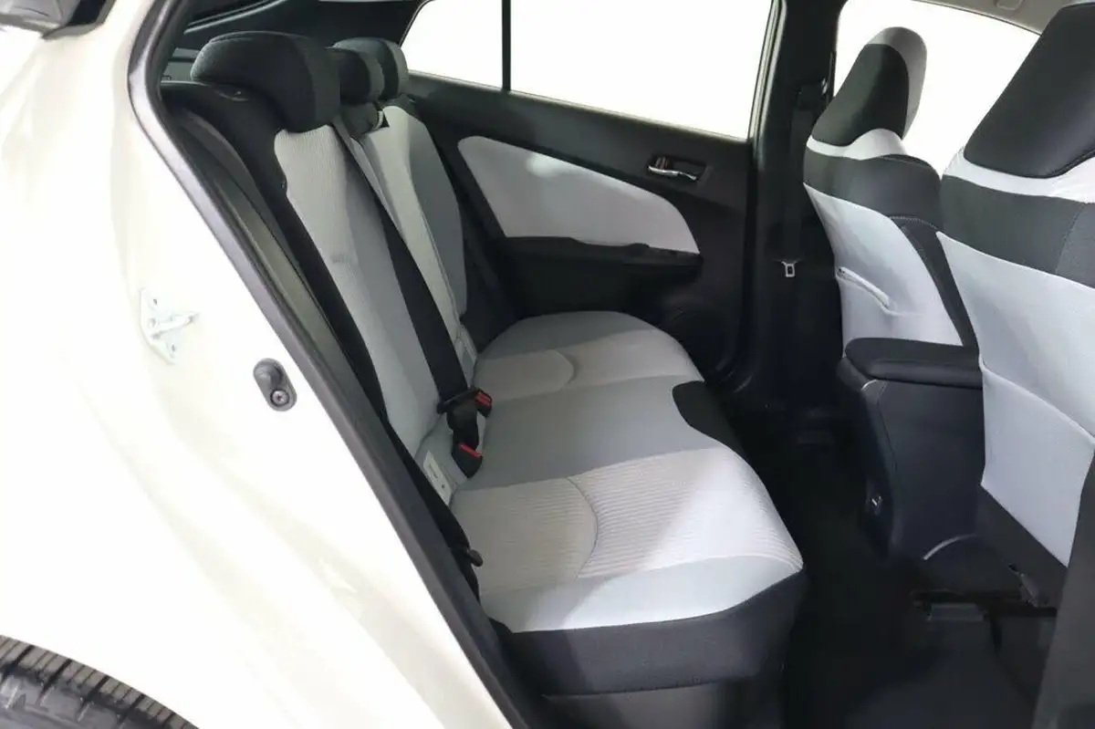 2021-toyota-prius-18-vvt-i-active-big-11