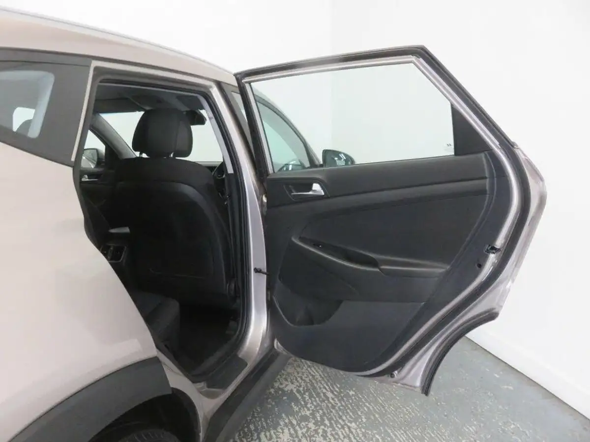 2016-hyundai-tucson-17crdi-blue-drive-se-116ps-big-13
