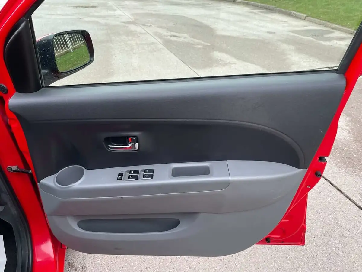 2008-daihatsu-sirion-13-se-big-29