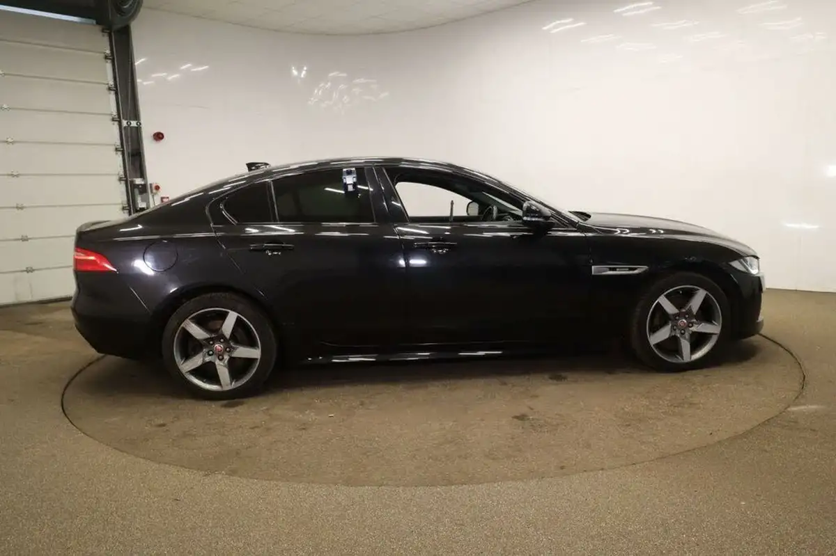 2017-jaguar-xe-20d-r-sport-240ps-awd-ss-1998cc-auto-big-1