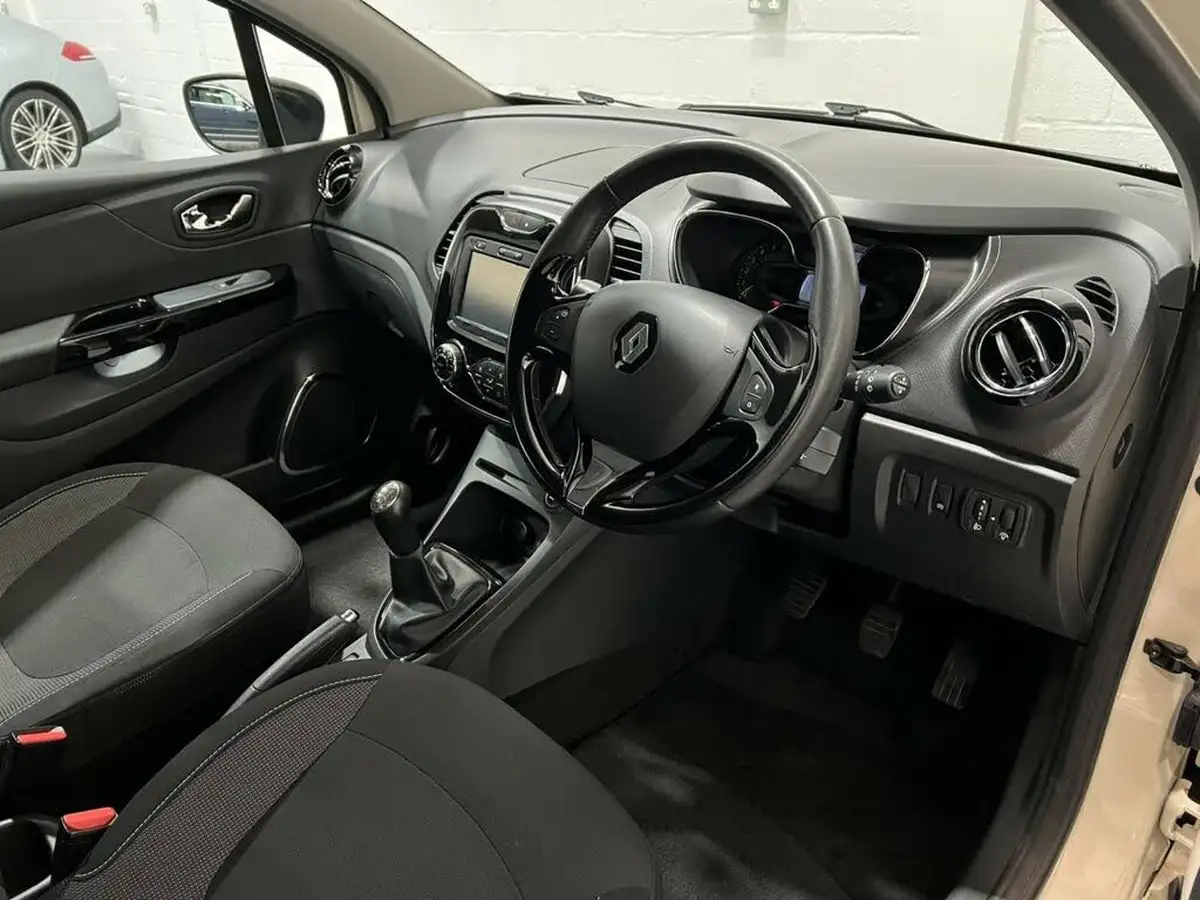 2015-renault-captur-09-dynamique-big-10