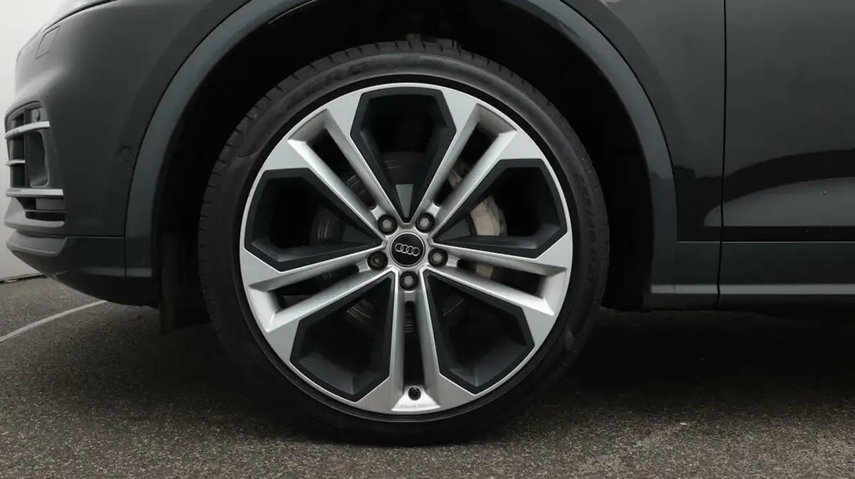 2020-audi-q5-20-55-tfsi-e-vorsprung-competition-big-18