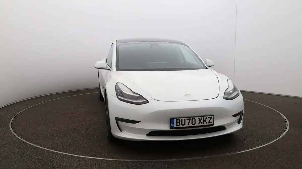 2020-tesla-model-3-e-long-range-big-31