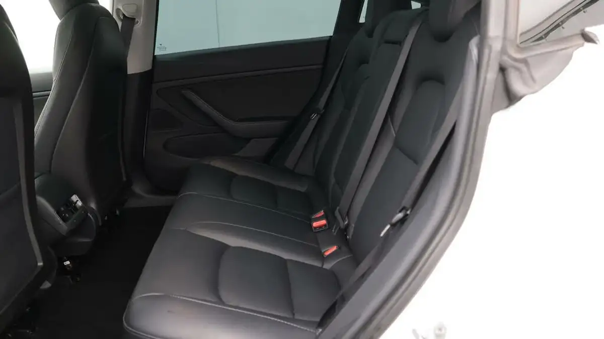 2020-tesla-model-3-e-long-range-big-15