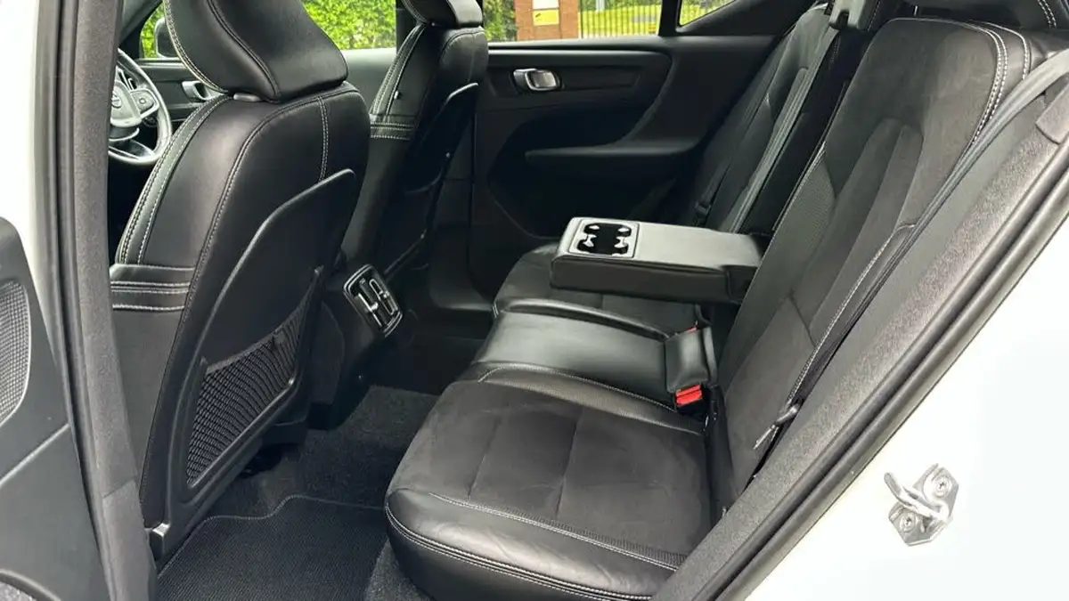 2020-volvo-xc40-15-t3-r-design-big-21