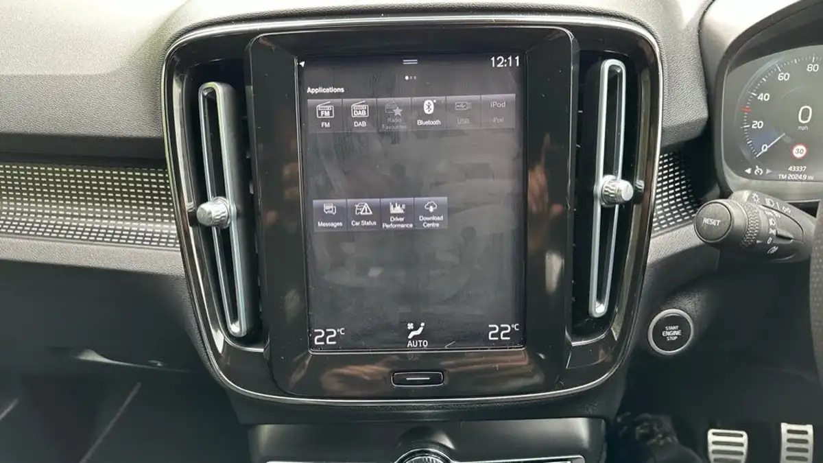 2020-volvo-xc40-15-t3-r-design-big-45