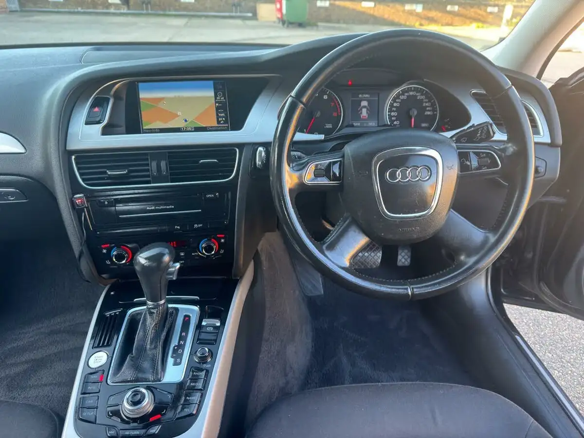 2011-audi-a4-avant-big-29