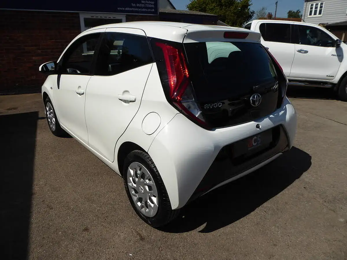 2019-toyota-aygo-10-vvt-i-x-play-big-5