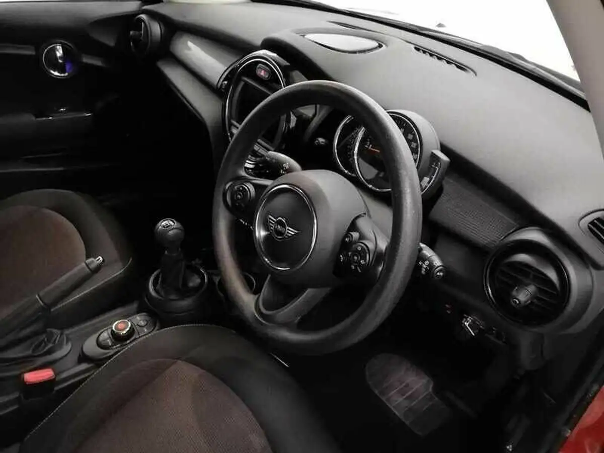 2020-mini-cooper-15-cooper-classic-hatchback-3d-big-11