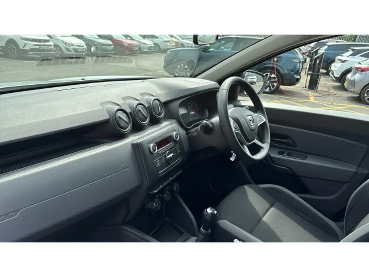 2021-dacia-duster-10-tce-essential-100bhp-ss-station-wagon-5d-big-8