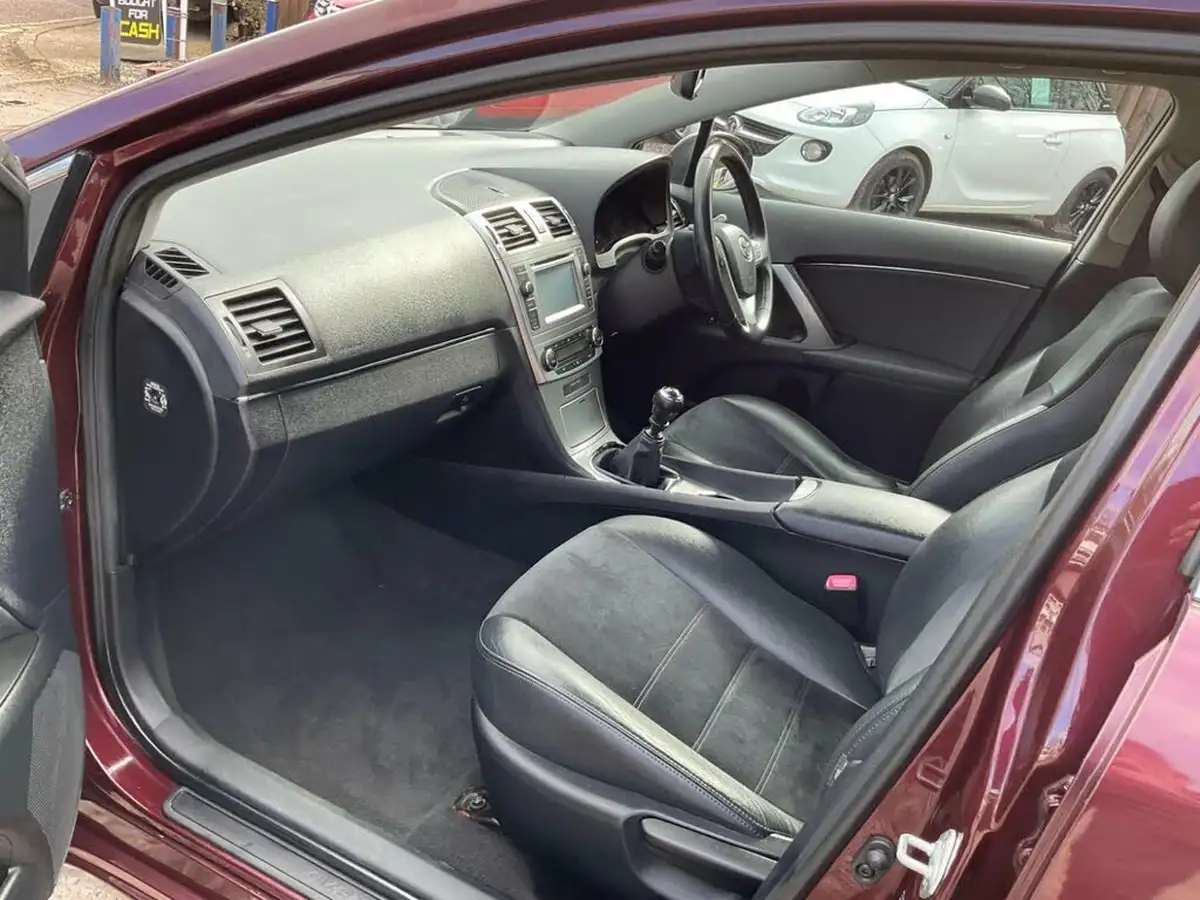 2015-toyota-avensis-20td-icon-business-edition-saloon-4d-big-4