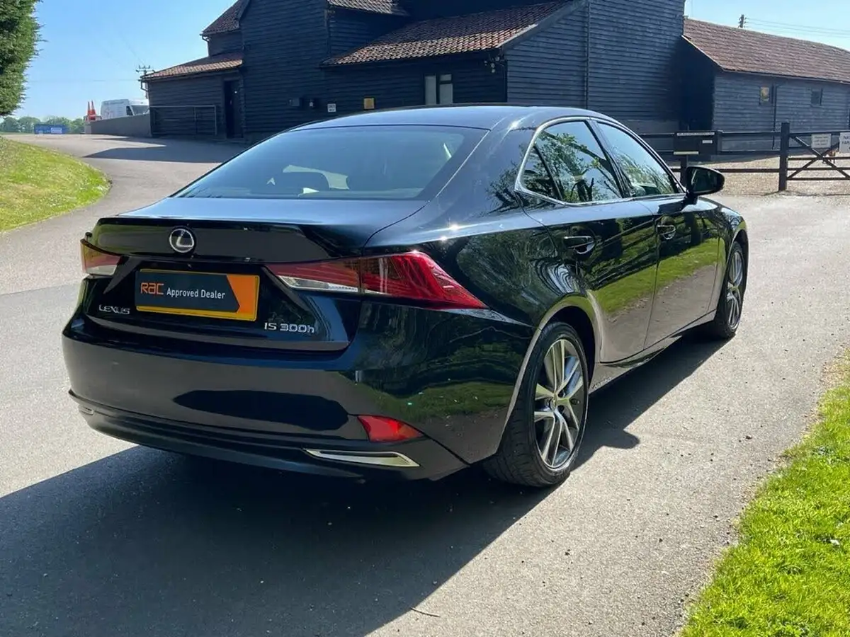 2017-lexus-is-300h-25-executive-edition-big-8