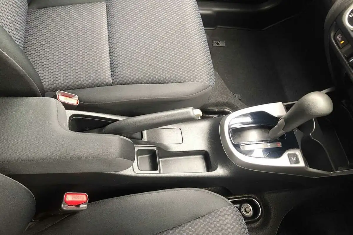 2019-honda-jazz-13-i-vtec-se-cvt-big-40