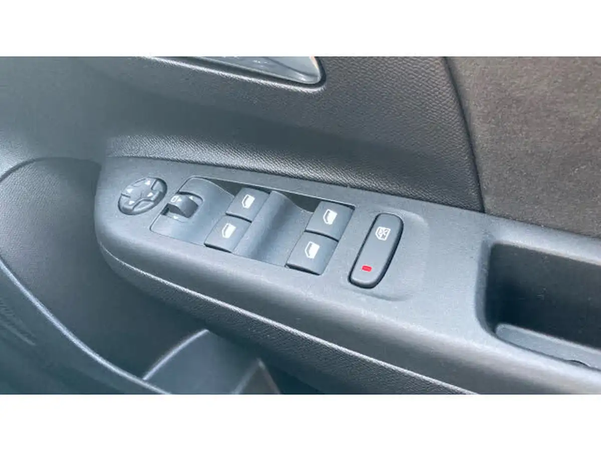2023-vauxhall-corsa-e-ultimate-electric-156ps-51kwh-long-range-big-19