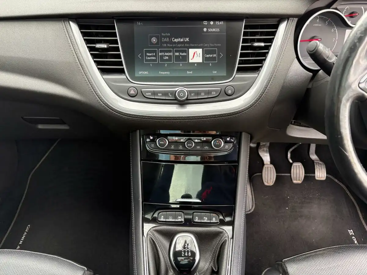 2019-vauxhall-grandland-x-15td-elite-nav-ss-blueinjection-big-17