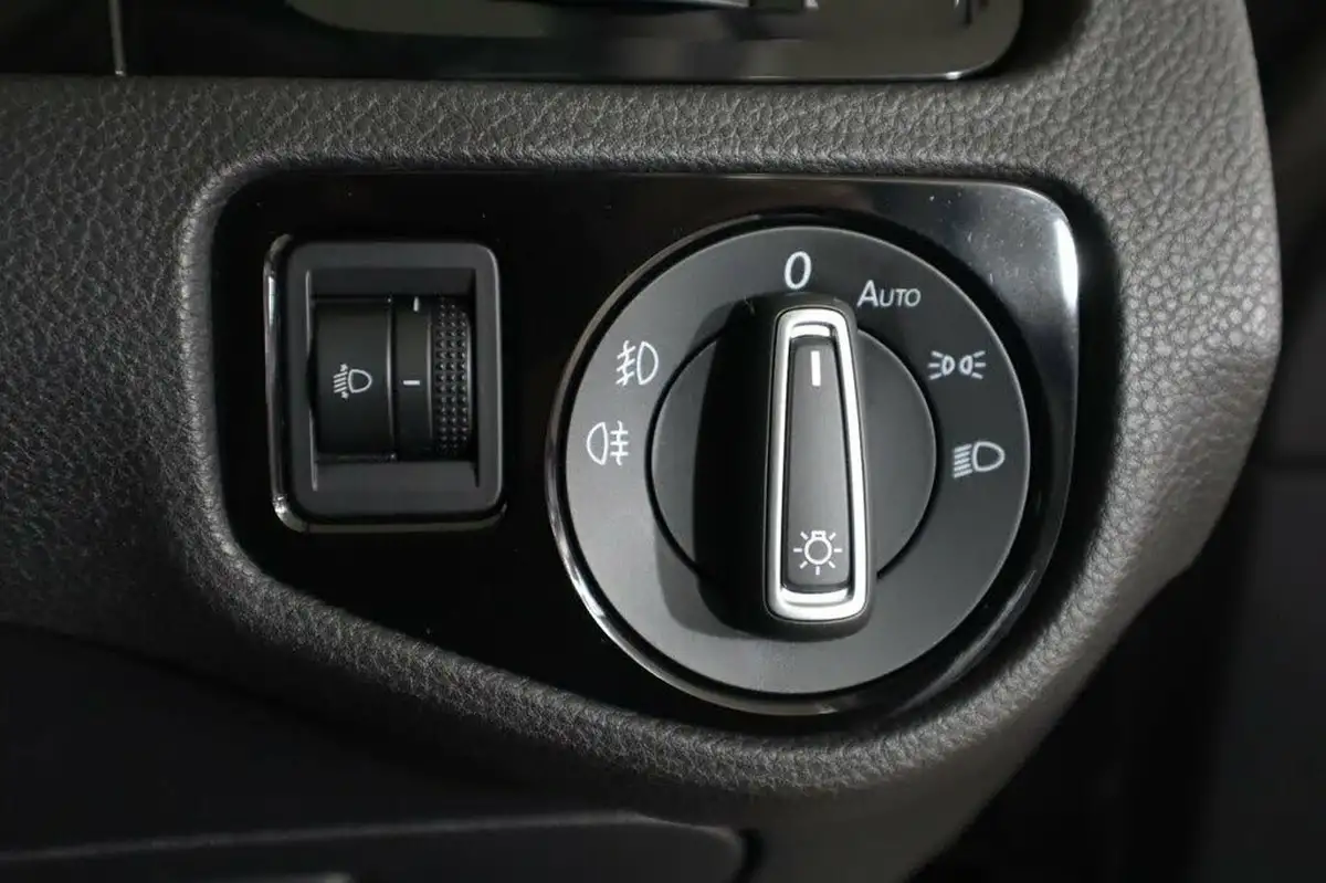 2014-volkswagen-golf-20tdi-gt-bmtss-hatchback-5d-big-27