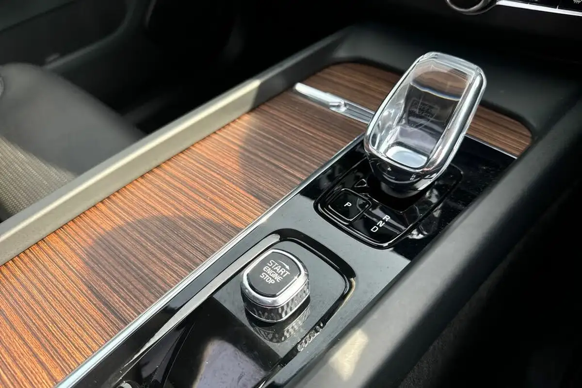 2023-volvo-xc60-20-b5-ultimate-big-12