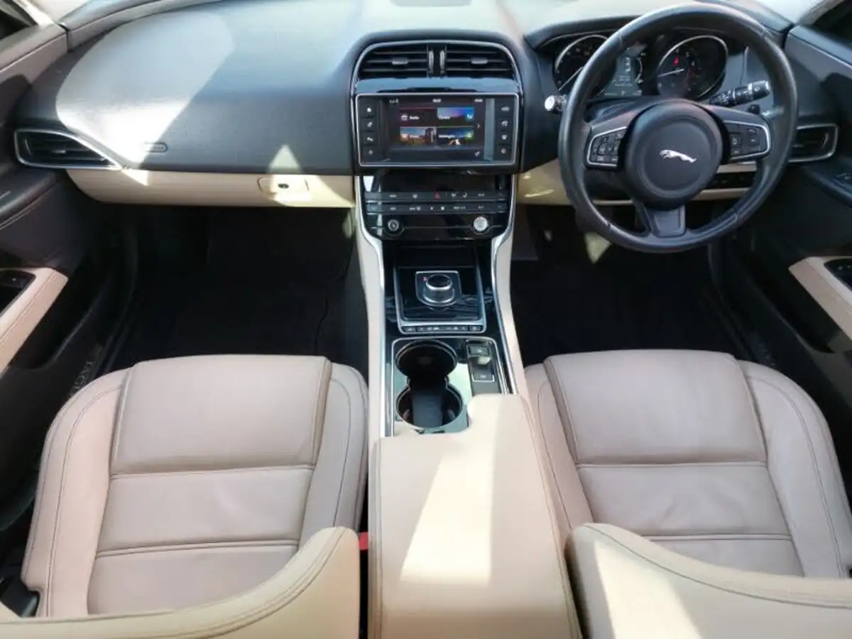 2016-jaguar-xe-20i-prestige-big-2