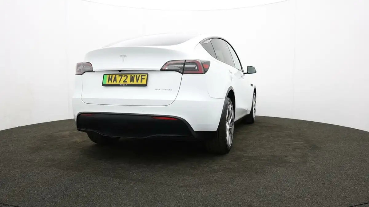 2022-tesla-model-y-e-long-range-big-75