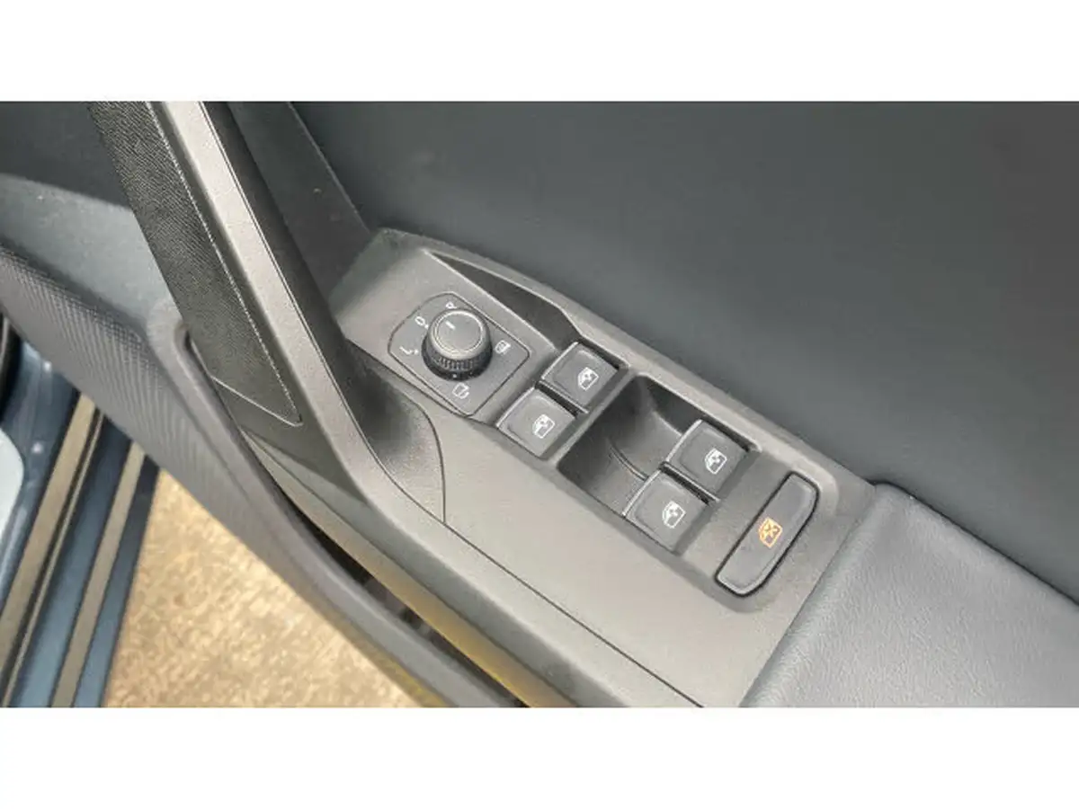 2021-seat-leon-15-tsi-evo-fr-150ps-hatchback-big-18