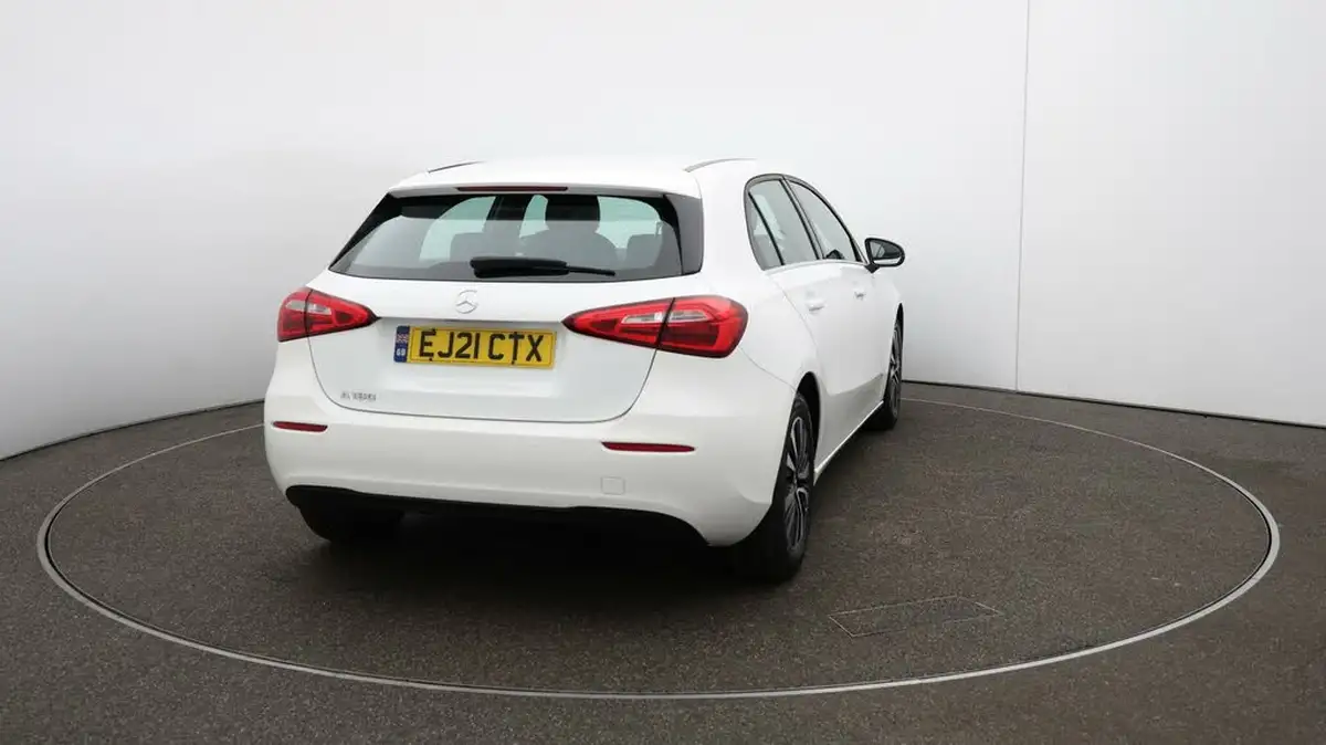 2021-mercedes-benz-a-class-13-a180-se-7g-dct-big-47