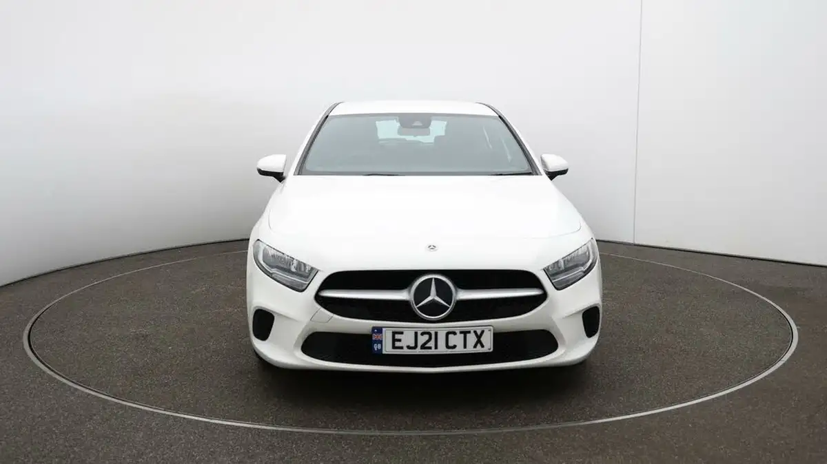2021-mercedes-benz-a-class-13-a180-se-7g-dct-big-2