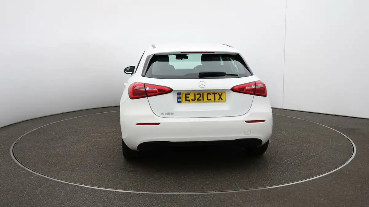 2021-mercedes-benz-a-class-13-a180-se-7g-dct-big-6