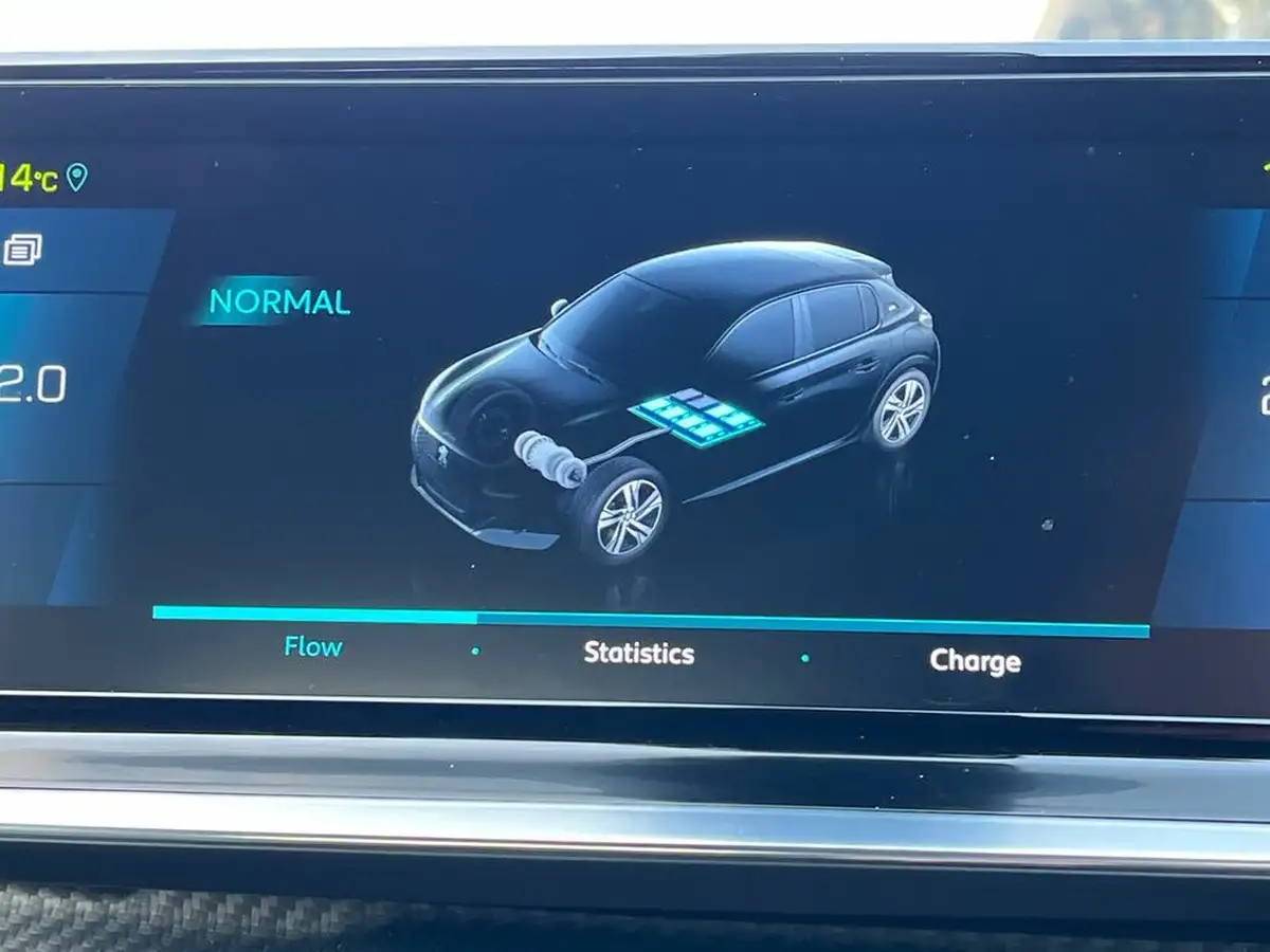 2021-peugeot-208-e-gt-50kwh-big-18