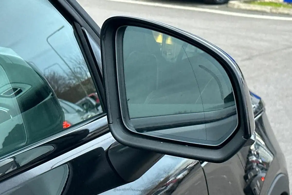 2024-volvo-xc40-20-b3-ultra-bright-big-28
