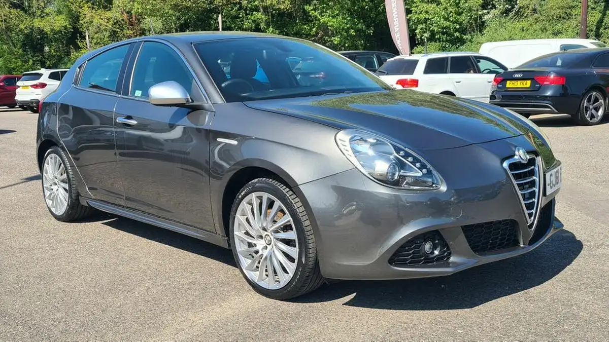2011-alfa-romeo-giulietta-14-veloce-multiair-170bhp-big-2